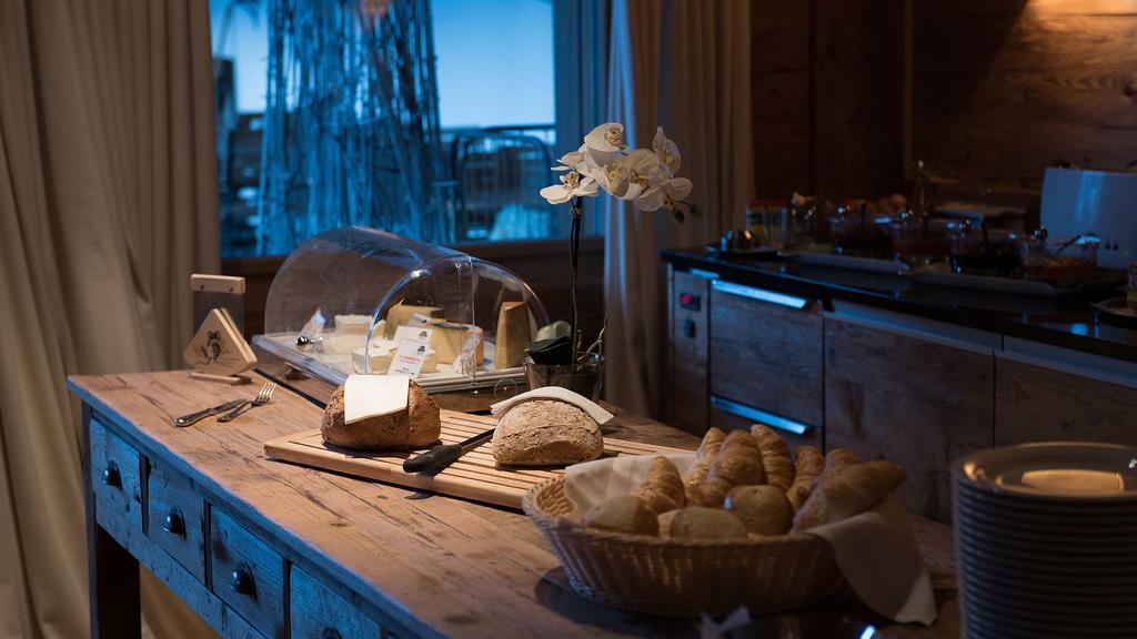 Hotel Des Alpes Superieur グスタード エクステリア 写真