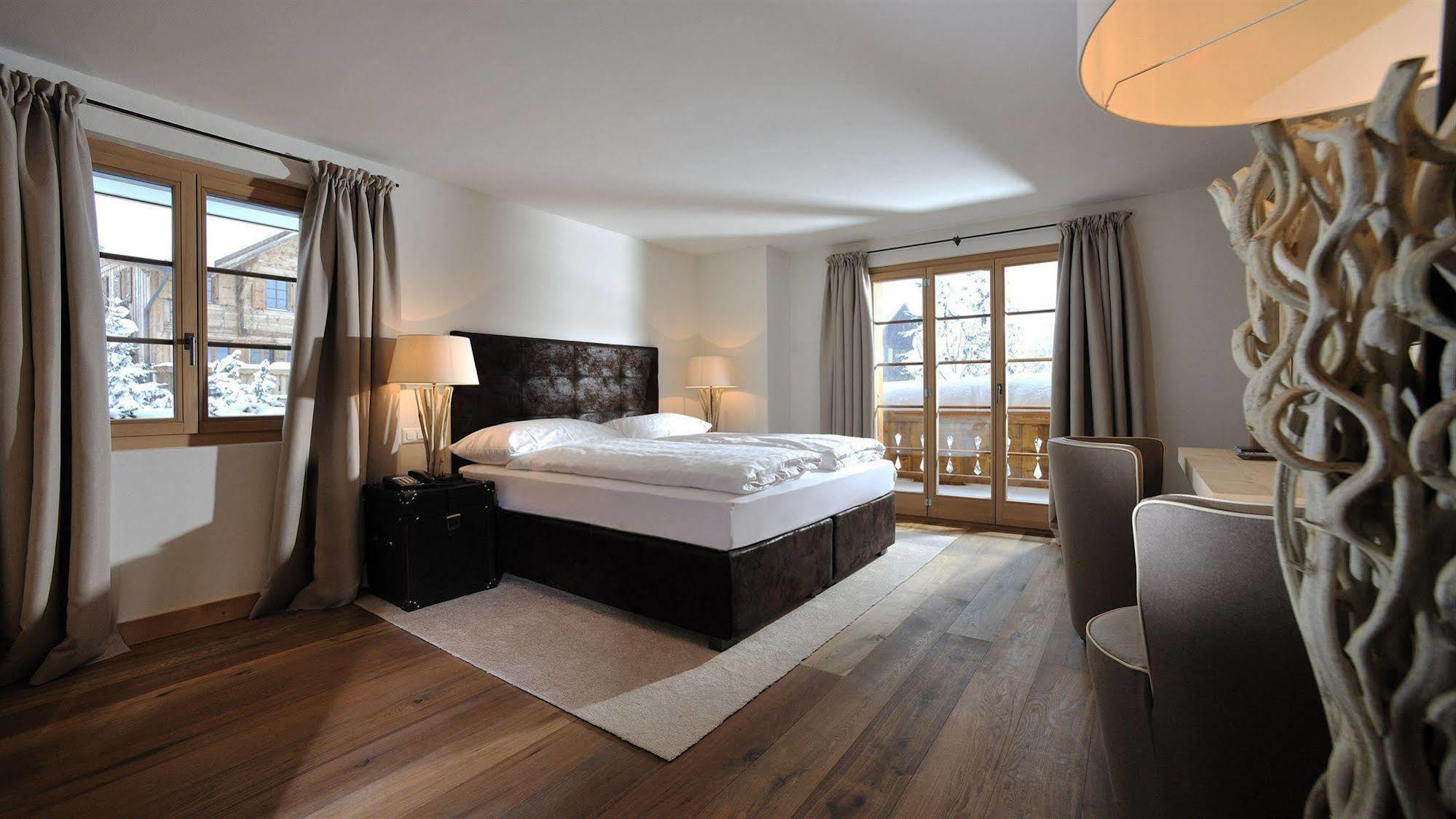 Hotel Des Alpes Superieur グスタード エクステリア 写真