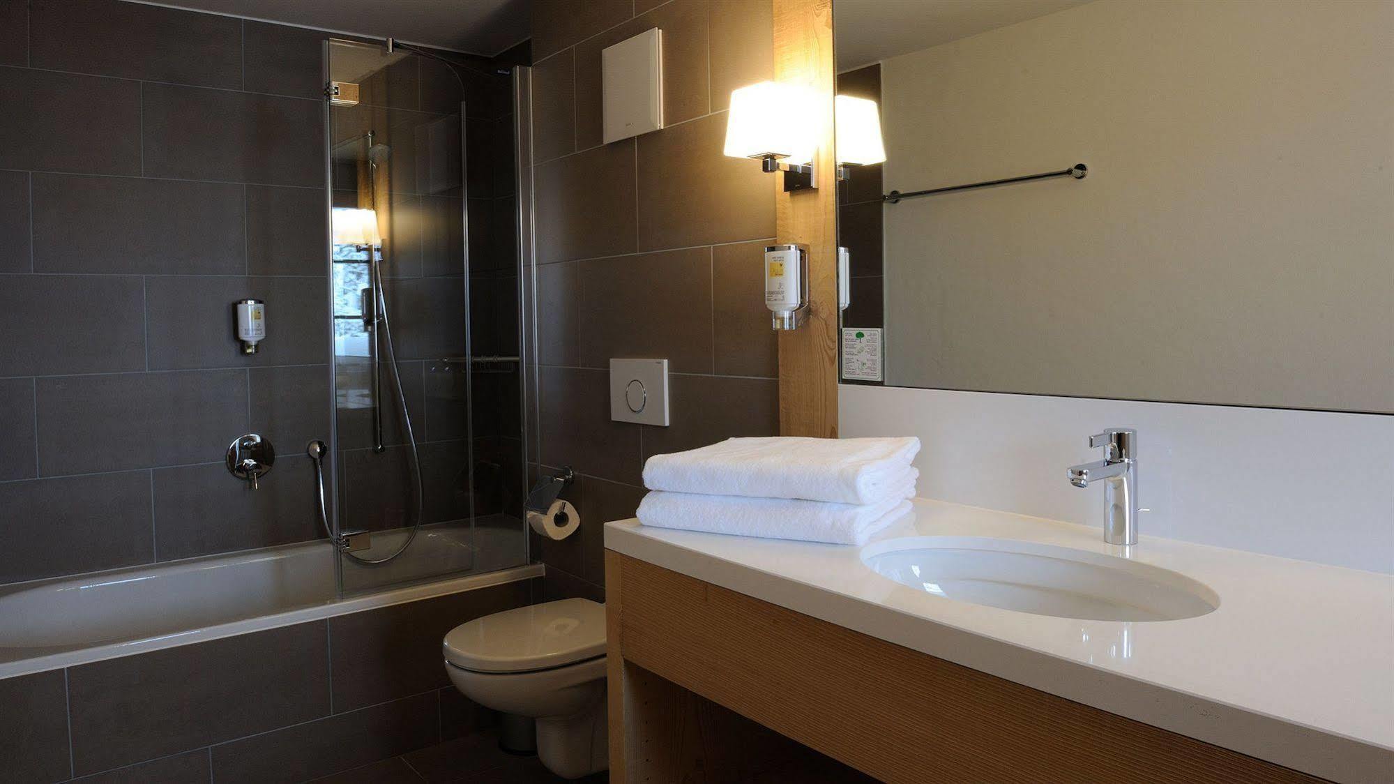 Hotel Des Alpes Superieur グスタード エクステリア 写真