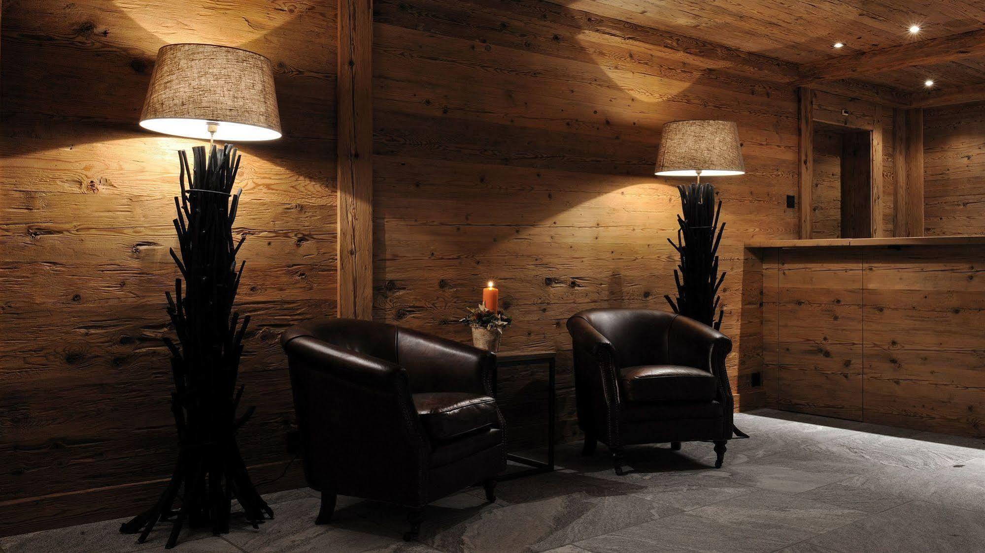 Hotel Des Alpes Superieur グスタード エクステリア 写真
