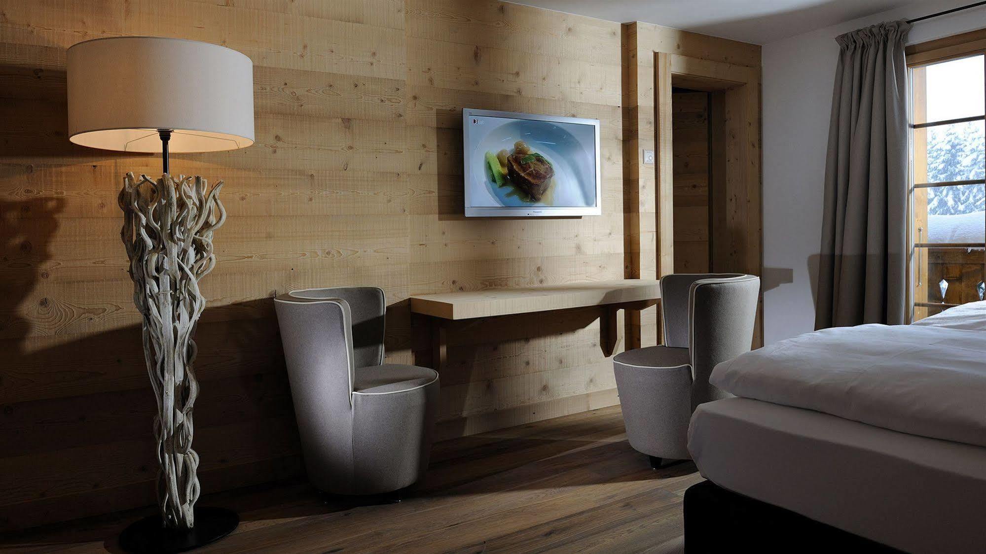 Hotel Des Alpes Superieur グスタード エクステリア 写真