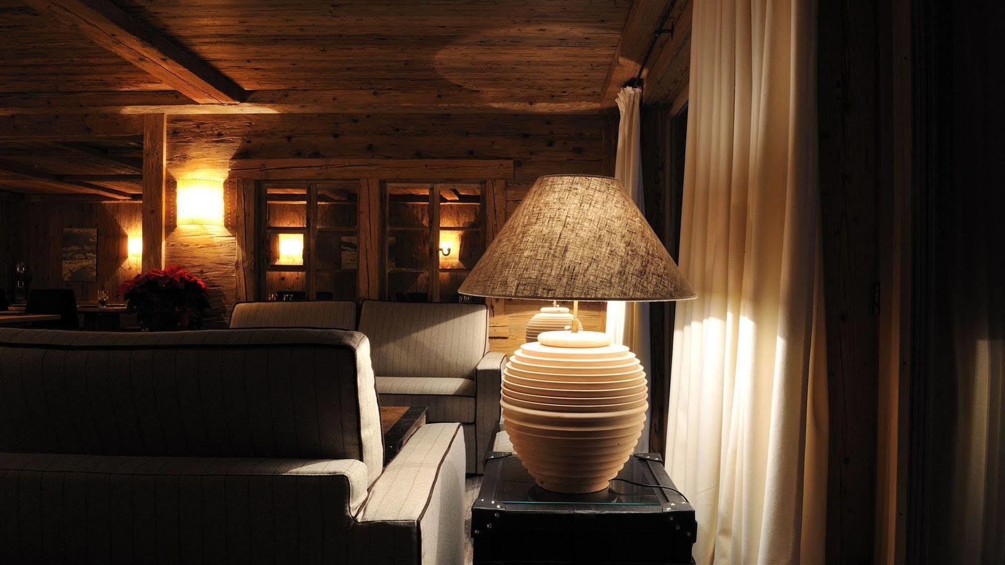 Hotel Des Alpes Superieur グスタード エクステリア 写真